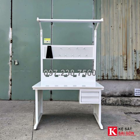 Bàn thao tác 120×60cm có đèn, ngăn kéo, vách tôn lỗ