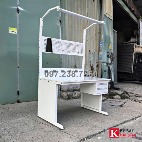 Bàn thao tác 120×60cm có đèn, ngăn kéo, vách tôn lỗ, ảnh mẫu xưởng đã làm