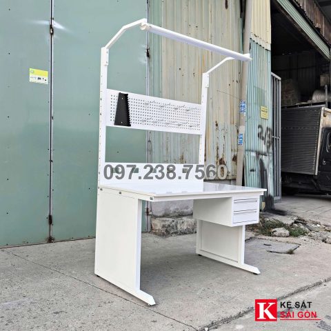 Bàn thao tác 120×60cm có đèn, ngăn kéo, vách tôn lỗ, ảnh mẫu xưởng đã làm
