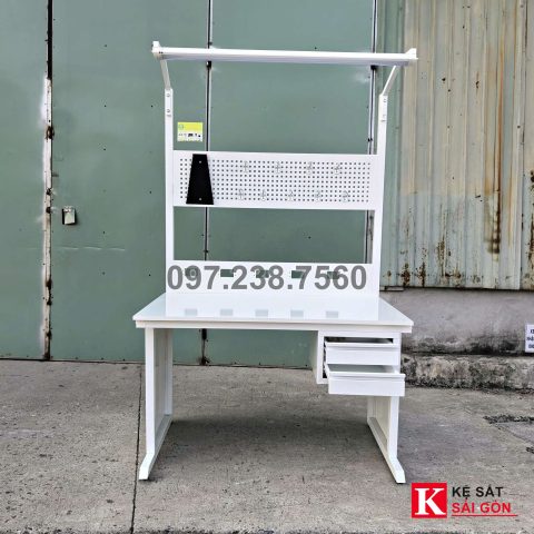 Bàn thao tác 120×60cm có đèn, ngăn kéo, vách tôn lỗ, ảnh mẫu xưởng đã làm