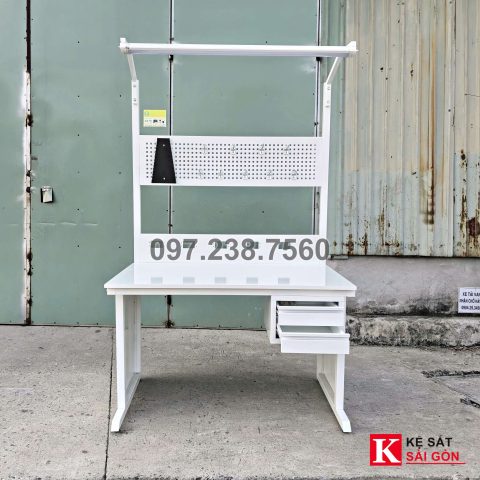 Bàn thao tác 120×60cm có đèn, ngăn kéo, vách tôn lỗ, ảnh mẫu xưởng đã làm