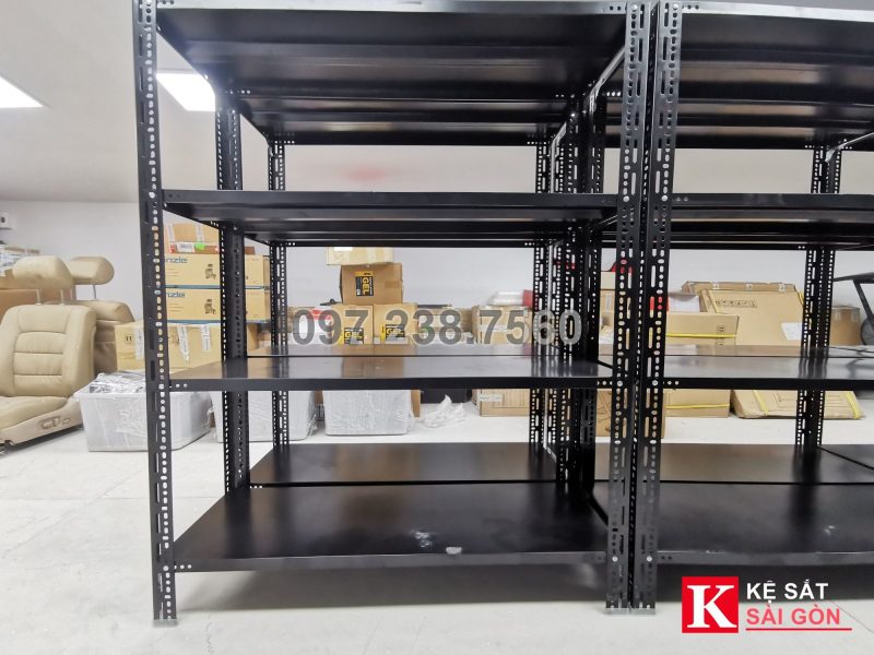 Kệ sắt V lỗ đã lắp tại nhà khách ở TP. Thủ Đức