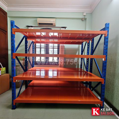 Kệ trung tải 200×60×200cm 4 tầng lắp thực tế cho kho để hàng nặng công ty xuất khẩu