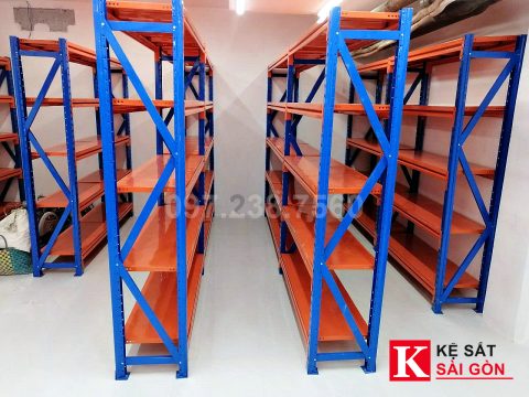 Kệ trung tải 150×50×200cm 5 tầng lắp thực tế cho kho để đồ sửa ô tô