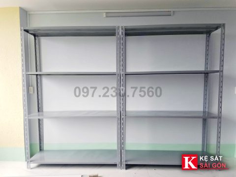 Kệ sắt V lỗ 100×40×180cm 4 tầng lắp thực tế cho kho giấy đóng hàng online