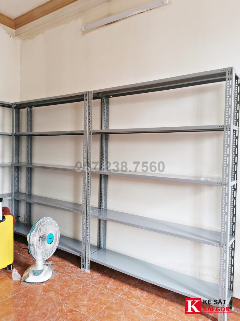 Kệ sắt V lỗ 150×40×200cm ở kho hàng điện tử bán online, Quận 12