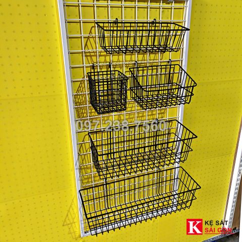 Ảnh thực tế nhiều kiểu giỏ cài lưới trên khung lưới