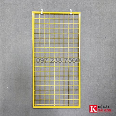 Ảnh thực tế khung lưới ô vuông màu vàng, khung hộp bao