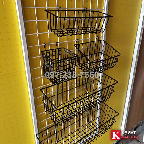 Ảnh thực tế nhiều kiểu giỏ cài lưới trên khung lưới