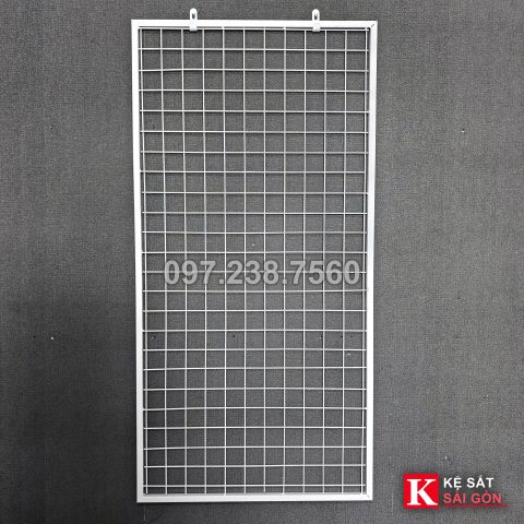 Ảnh thực tế khung lưới ô vuông màu trắng, khung hộp bao