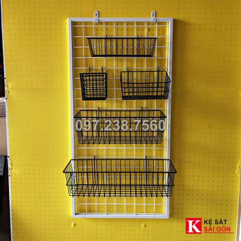 Ảnh thực tế nhiều kiểu giỏ cài lưới trên khung lưới