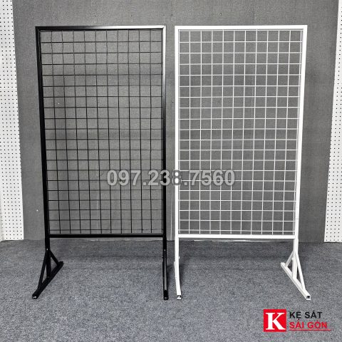 Ảnh thực tế khung lưới có chân đen và trắng