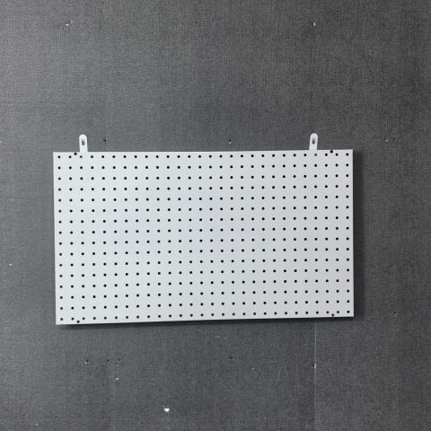 Tấm tôn lỗ 60x40cm - Trắng