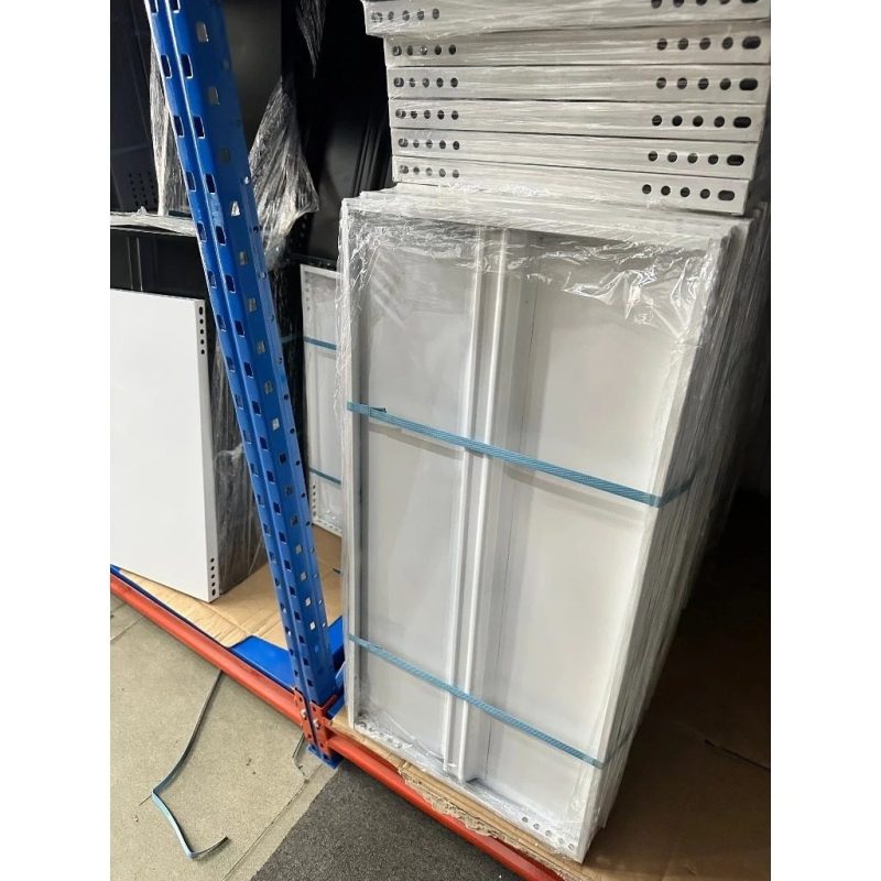 Mâm v lỗ - 60cm x 30cm - Trắng