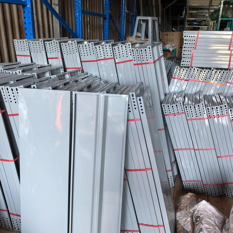 Mâm v lỗ - 100cm x 40cm (0.8li) - Xám