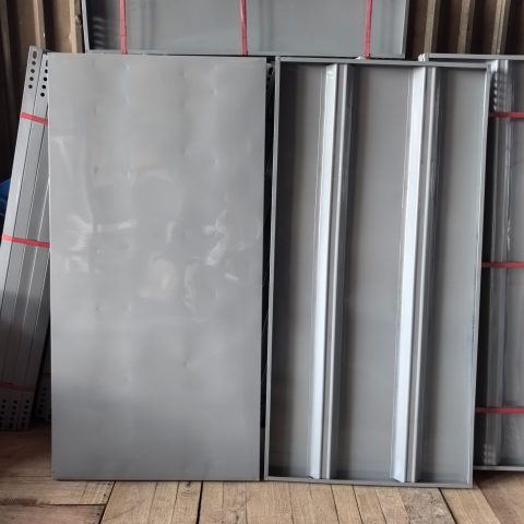 Mâm v lỗ - 150cm x 30cm - Xám