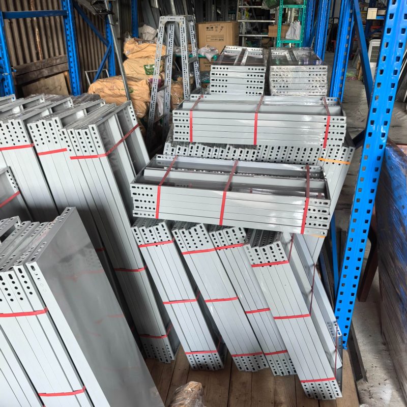 Mâm v lỗ - 60cm x 15cm - không sơn