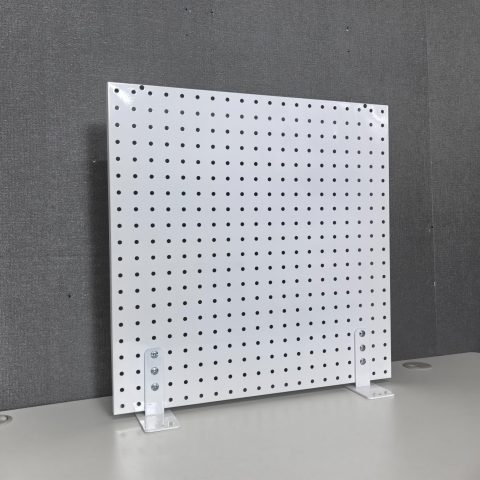 Tấm tôn 50x50cm + 2 chân đế