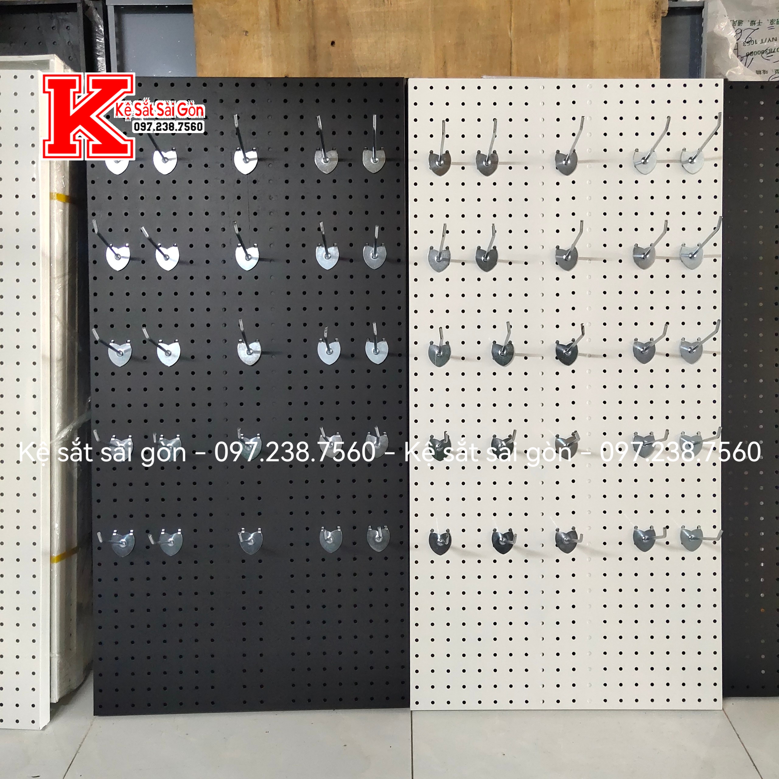 Tấm tôn đục lỗ treo phụ kiện - Tấm pegboard 1m x 50cm