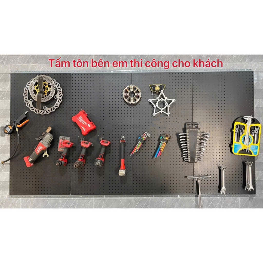 Tấm tôn đục lỗ treo phụ kiện trưng bày, tấm kim loại chuyên treo phụ tùng Gara - 1.2m x 60cm