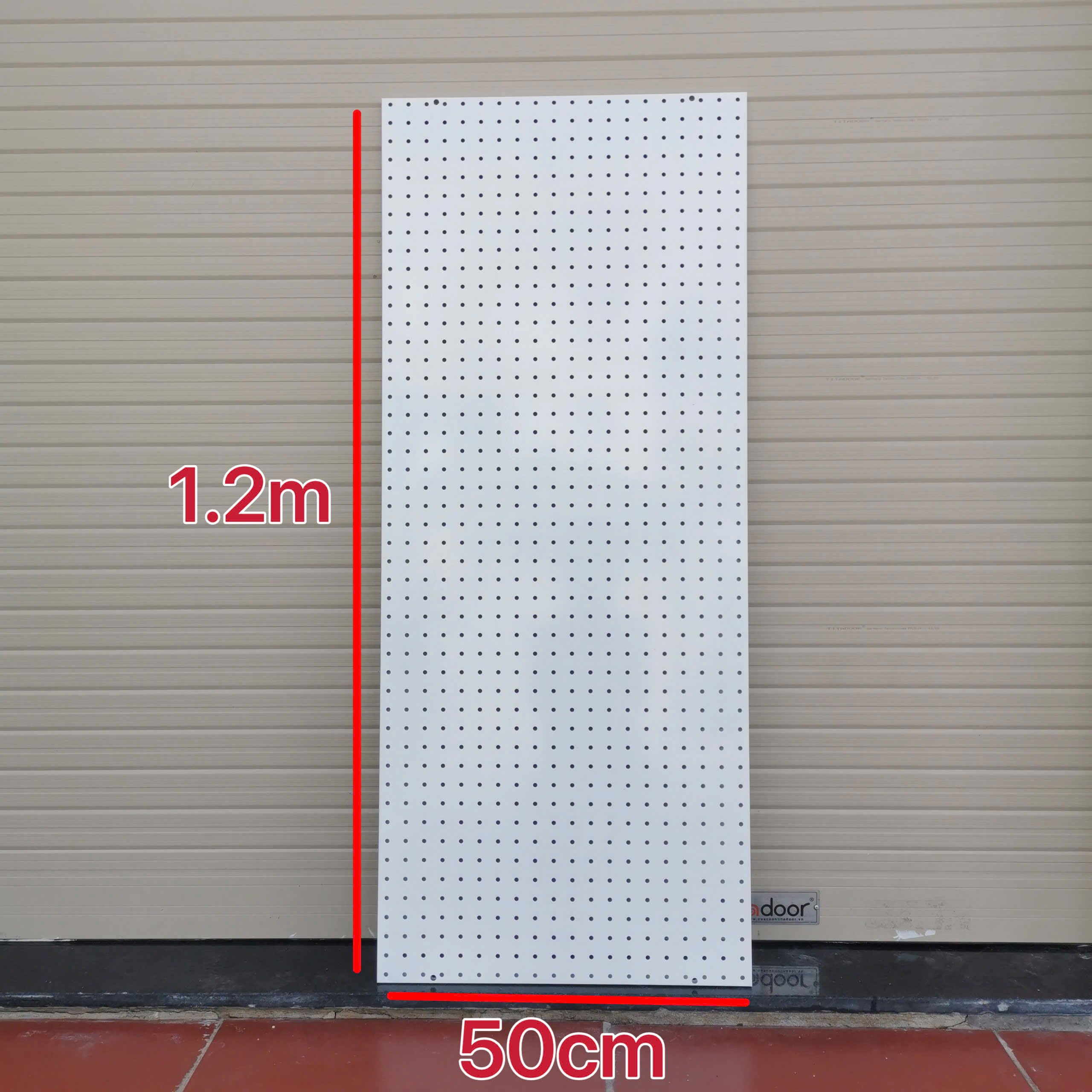 Bảng lỗ Pegboard treo vợt Pickleball trưng bày - 1.2m x 50