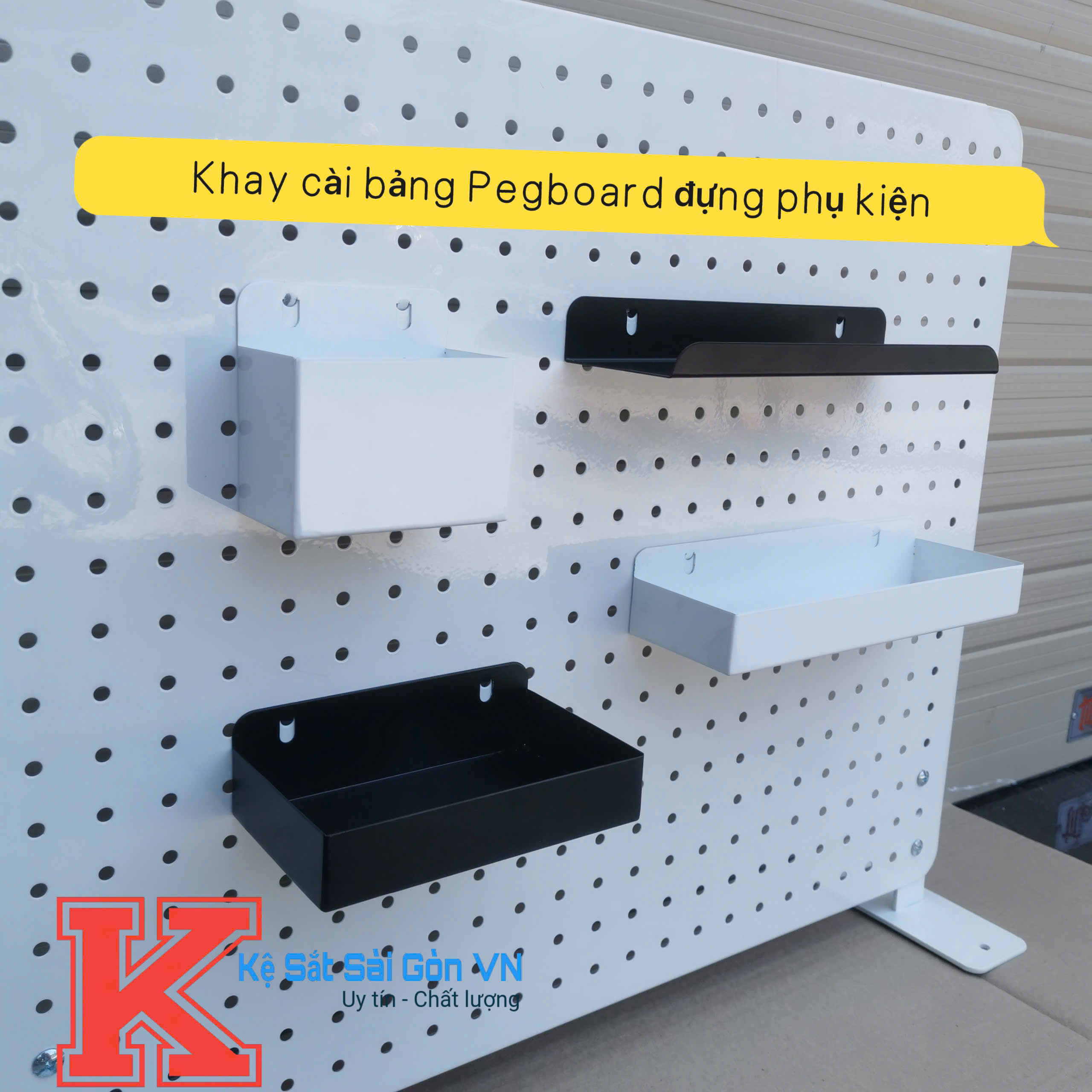 Hộp, Khay cài bảng Pegboard, tấm tôn đục lỗ đựng phụ kiện trưng bày