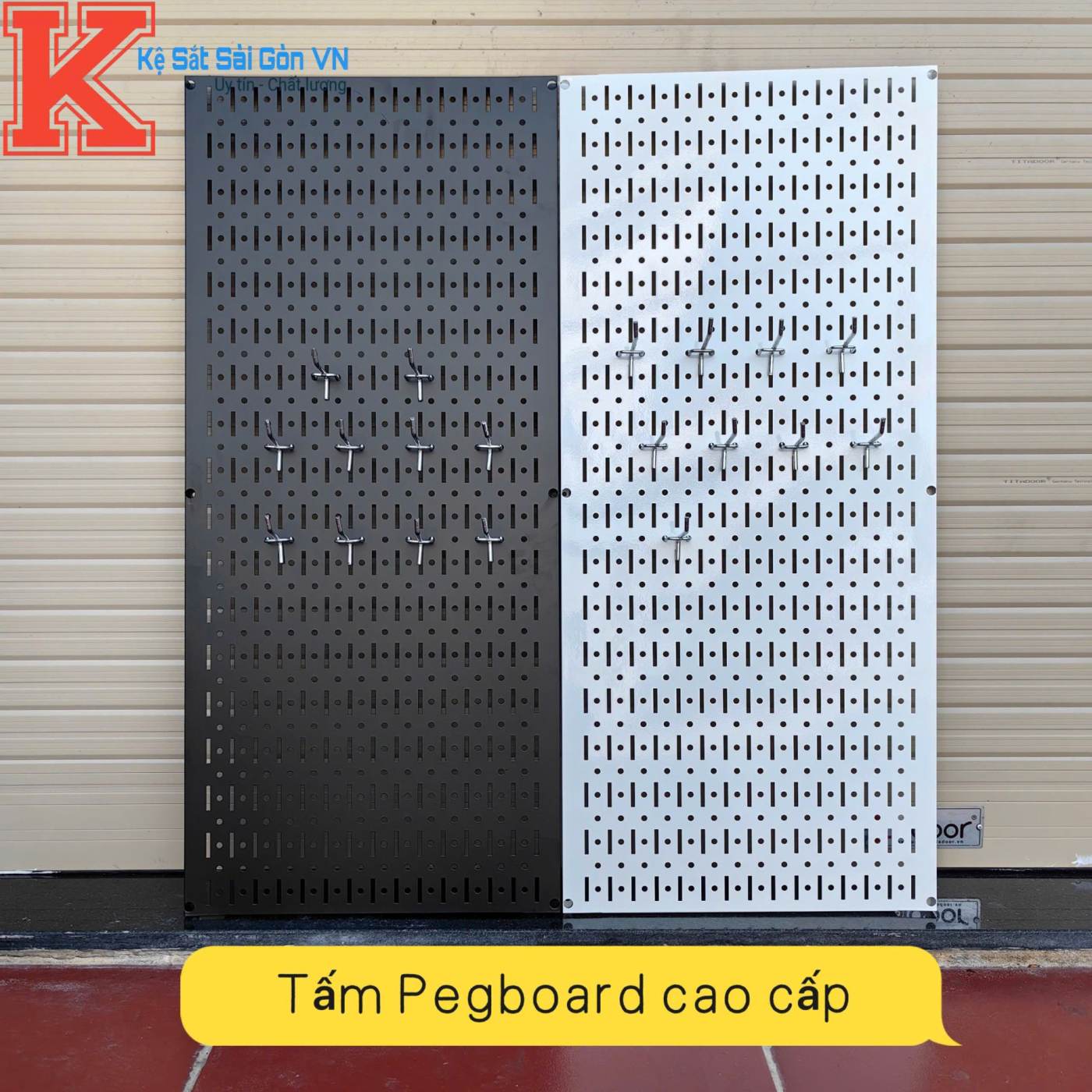 Tấm Pegboard treo tường Decor, Bảng kim loại treo phụ kiện trưng bày